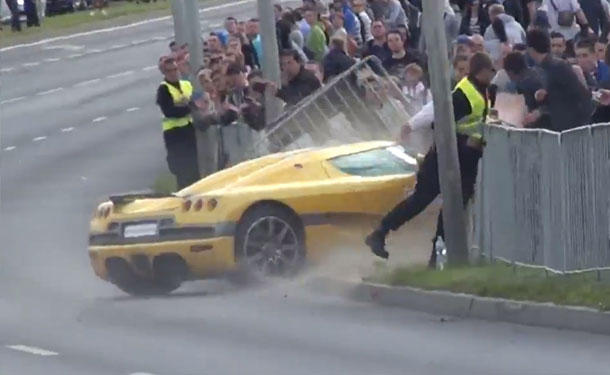 بالفيديو: سيارة كينيجسيج CCX تخرج عن حلبة السباق وتصيب 19 شخص في بولندا