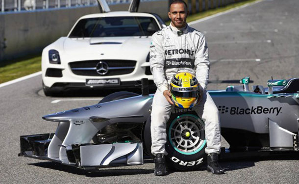 مديرو فرق فورمولا 1 يختارون لويس هاملتون كأفضل سائق بالبطولة