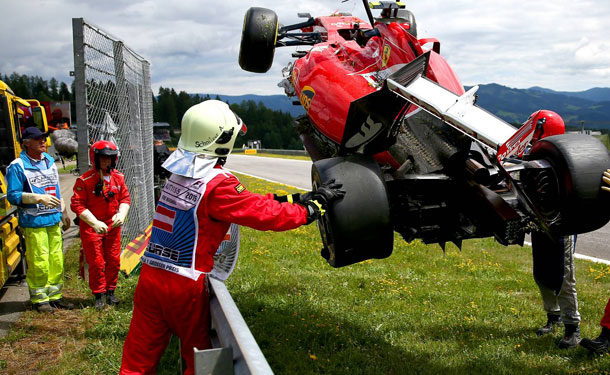 ألونسو ورايكونن يتعرضان لحادث كبير بسباق الجائزة الكبرى بالنمسا