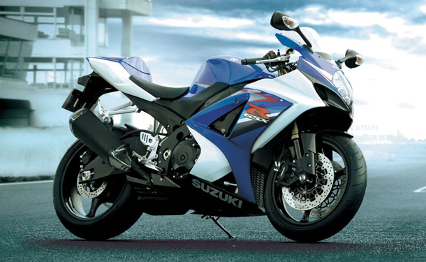 سائق يسجل سرعة 500 K/m بموتوسيكل سوزوكي Hayabusa
