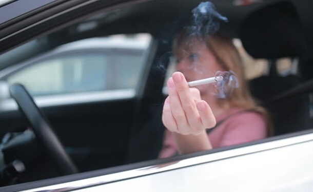 سياره-سجائر-سيلفر-سيده-تدخين