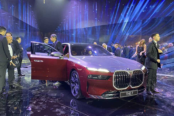 وكيل BMW يطلق سيارات الفئة السابعة الفخمة الجديدة في مصر