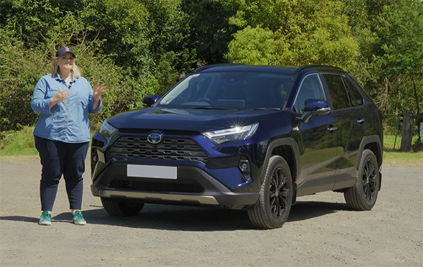 شاهد: تجربة قيادة موديل 2025 من تويوتا RAV4 الهجينة
