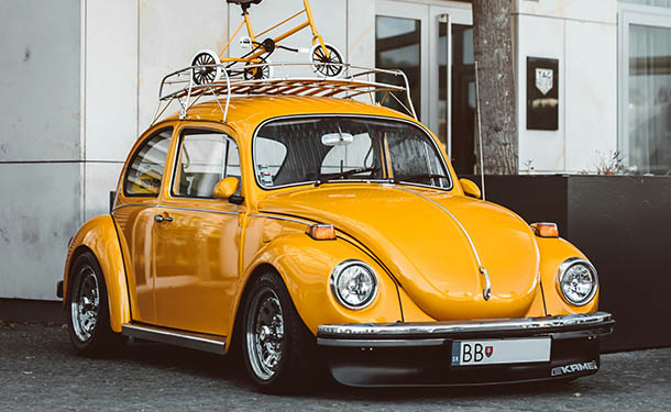 تاريخ سيارة فولكس فاجن بيتل.. أيقونة السيارات الصغيرة عبر الأجيال